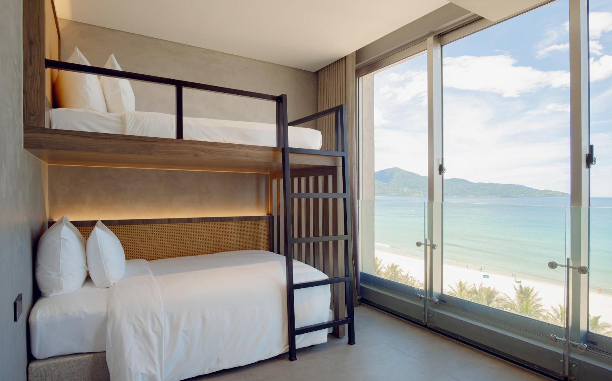 M Hotel Danang Esterno foto Family room with bunk beds
