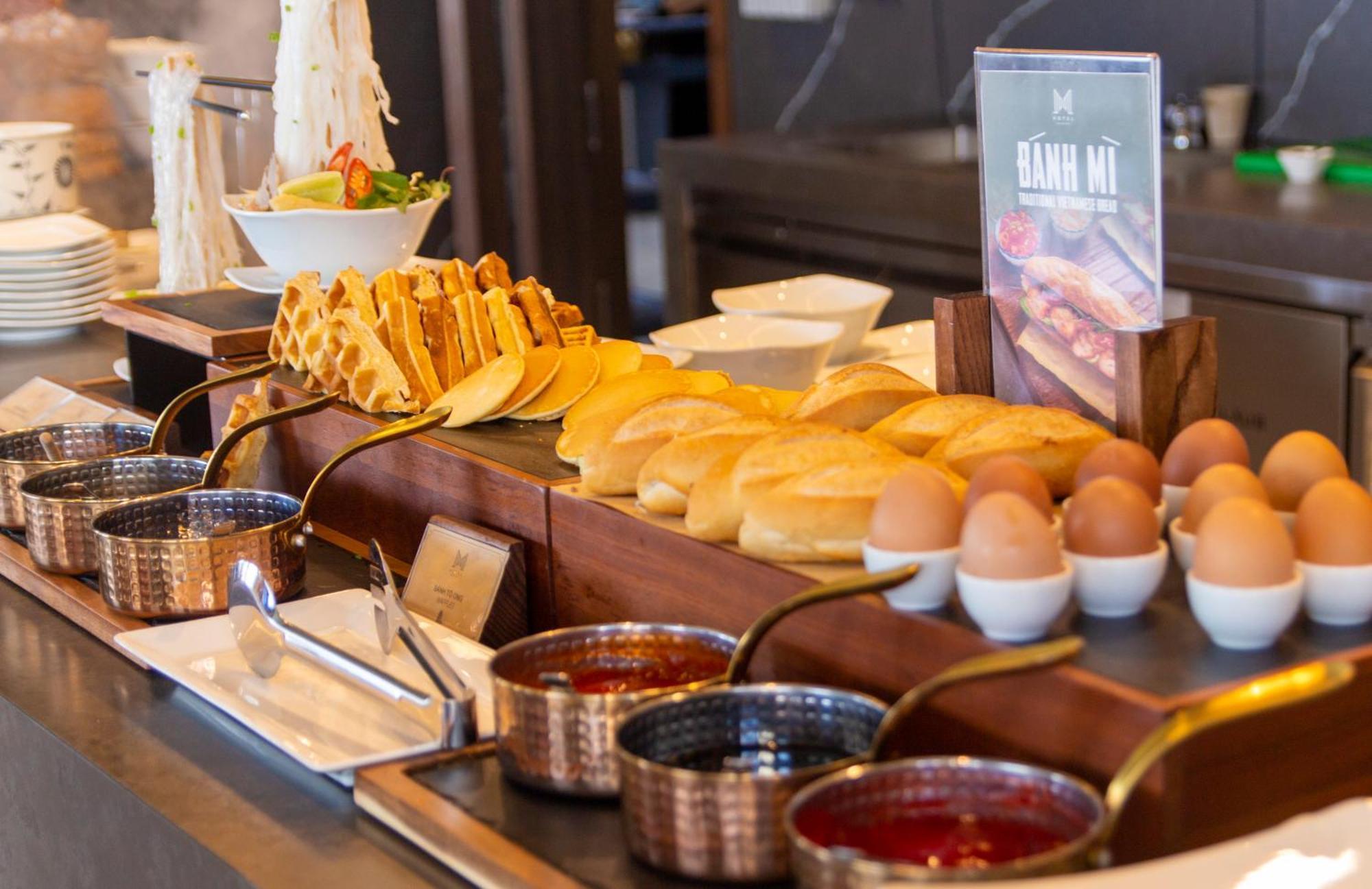 M Hotel Danang Esterno foto Breakfast at the hotel